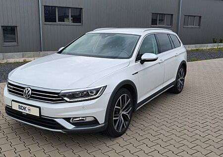 VW Passat Variant Volkswagen Alltr. 4Motion, AHK , Navi , 19"