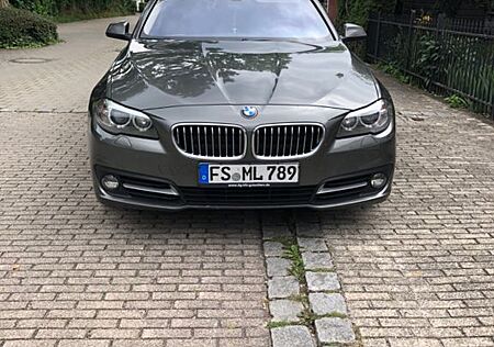 BMW 520d xDrive Touring A Luxury Line Luxury Line