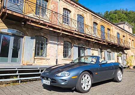 Jaguar XK8 Cabriolet Roadster bald ein Oldtimer