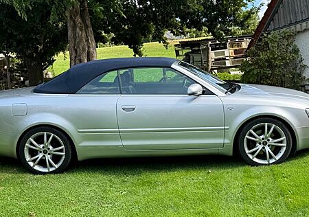 Audi Cabriolet A4/B6 Silber metallic/ Indigo Blau