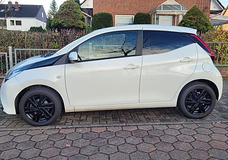 Toyota Aygo (X) Aygo (X) Navigation Klimaanlage Rückfahrkamera