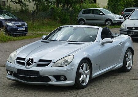 Mercedes-Benz SLK 200 AMG Style -KLIMA-ALU-LEDER-NAVI-AIRSCARF