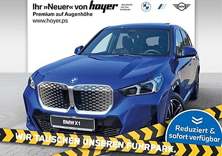 BMW iX1 xDrive30 M Sportpaket AHK HUD LED Pano DAB