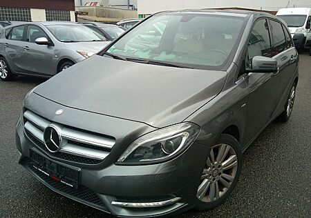 Mercedes-Benz B 200 /ED1/ALU17"/LEDER/STZHZ/NAVI/KAME/BIXEN/AUT