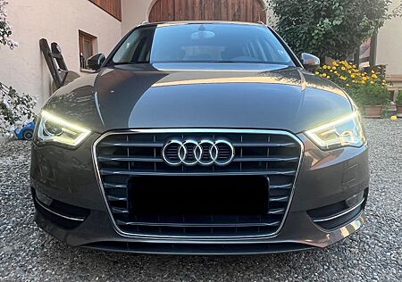 Audi A3 1.6 TDI Attraction Sportback. SEHR GEPFLEGT