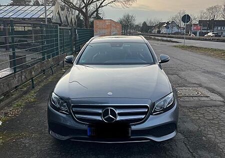 Mercedes-Benz E 220 d T Autom. -