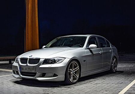 BMW 325i -