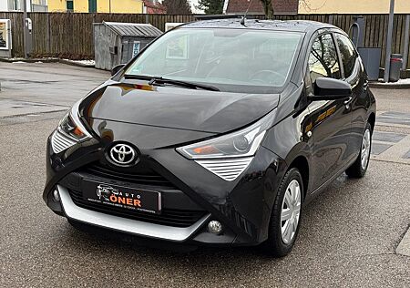Toyota Aygo (X) Aygo -play Team D Carplay Voll 1.Hand
