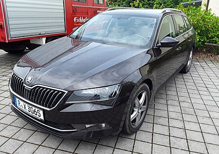 Skoda Superb Combi Style Navi SHZ 8-fach bereift