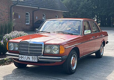 Mercedes-Benz 200 W123 Spitzenfahrzeug, nur 59.000 Km!!!