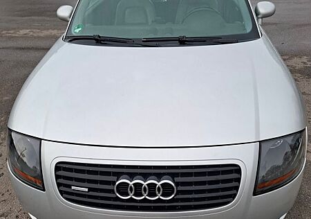 Audi TT Coupe 1.8T quattro 165 kW -