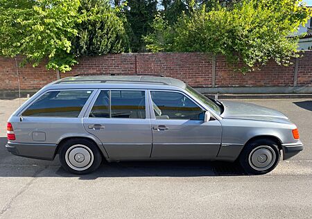 Mercedes-Benz E 230 230TE Sportline