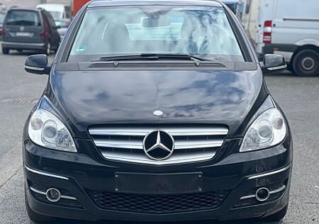 Mercedes-Benz B 180 *AUTOMATIK*TEILLEDER*NAVI*SITZHEIZUNG