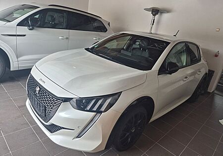 Peugeot 208 PureTech 130 EAT8 GT 8xBereifung