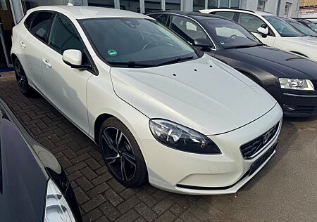 Volvo V40 D2 / 18 Zoll R-Design.