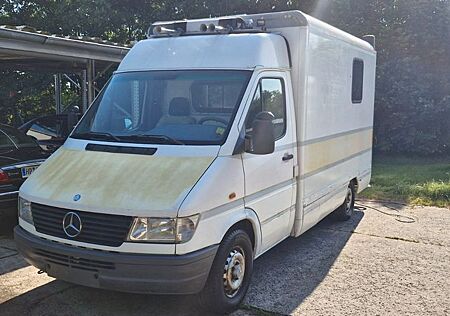 Mercedes-Benz Sprinter gebraucht kaufen Mercedes-Benz Sprinter ehem. Rettungswagen WoMo