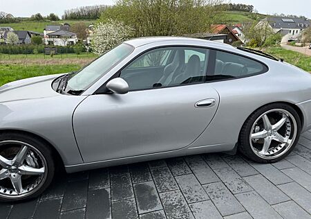 Porsche 996 911 - Carrera 4 Coupé Allrad Schalter