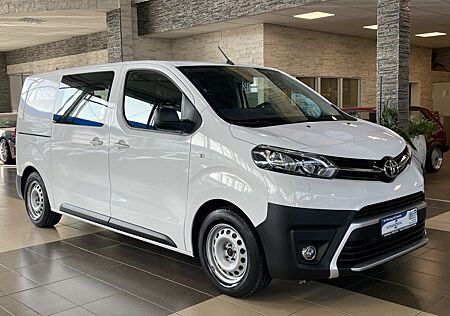 Toyota Pro Ace Proace (Verso) L1 Comfort Regale 3-Sitzer Navi R