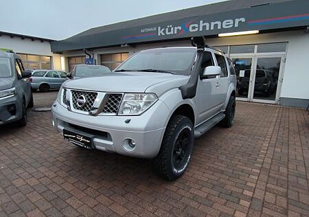 Nissan Pathfinder Premium /7-Sitzer/Navi/ Offroa