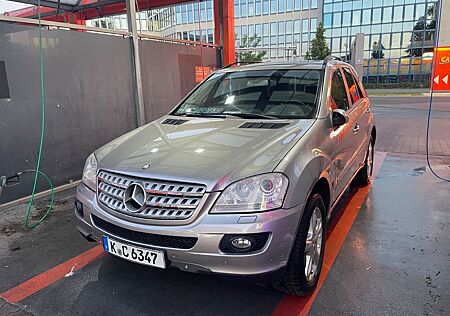 Mercedes-Benz ML 350 -