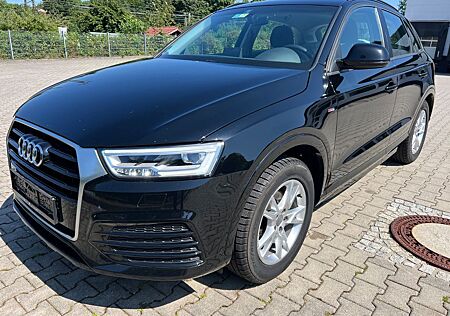 Audi Q3 . TSFI S -Line