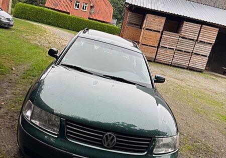 VW Passat Variant Volkswagen 1.6 Basis
