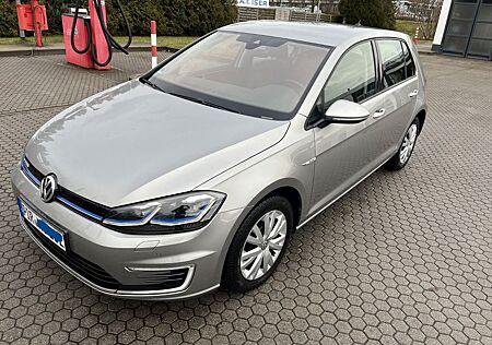 VW Golf Volkswagen e-, ACC, Matrix, Batt-Zertifikat, 8 Räder