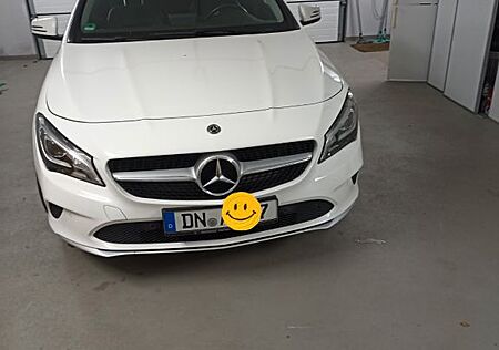 Mercedes-Benz CLA 200 -