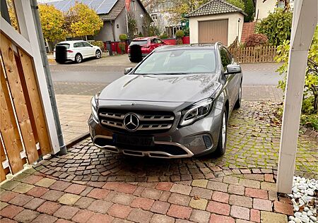 Mercedes-Benz GLA 180 -