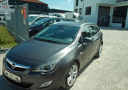 Opel Astra J Sports Tourer Sport*1.4i*Turbo*Xenon**