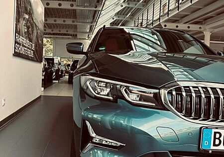 BMW 330e Touring Individual