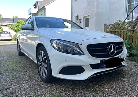 Mercedes-Benz C 180 W205 C180 in Weiß Handschalter / Esche Holz