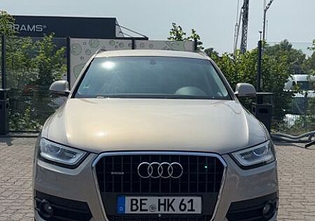 Audi Q3 2.0 TFSI S tronic quattro -