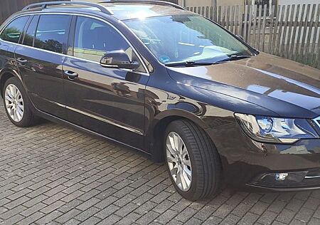 Skoda Superb 2.0 TDI Combi Leder, Kamera, Navi, Ambil.