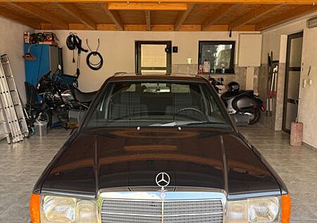 Mercedes-Benz 190 E 2.3