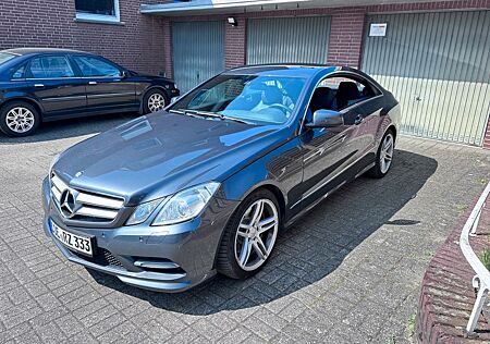 Mercedes-Benz E 250 AMG Line Lückenlos Scheckheft Coupe