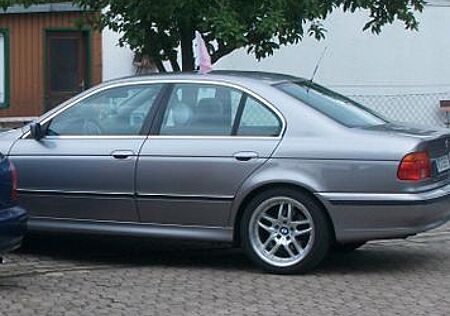 BMW 520i A -