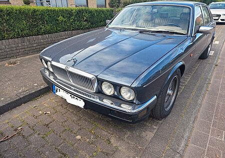 Jaguar XJ 4.0 -