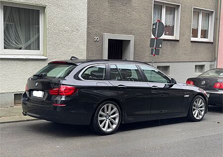 BMW 530d Touring -Bi-Xenon/Navi/Leder/Shzg/PDC