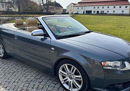 Audi S4 Cabrio 4.2 V8 |Exklusiv Fahrzeug