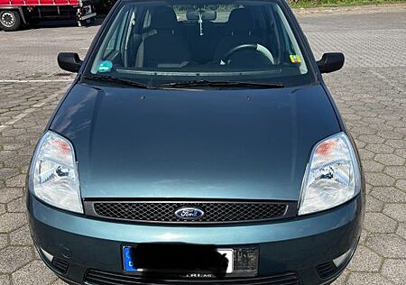 Ford Fiesta Sehr gepflegt innen wie Außen