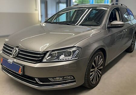 VW Passat Variant Volkswagen Variant Highline/Leder/Standheizung/Bi-Xenon