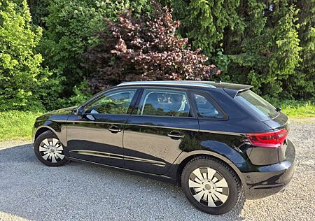 Audi A3 1.2 TFSI Attraction Sportback Attraction