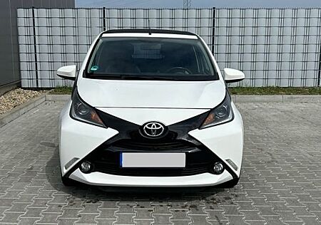 Toyota Aygo (X) Aygo (X) 1,0-l-VVT-i x x