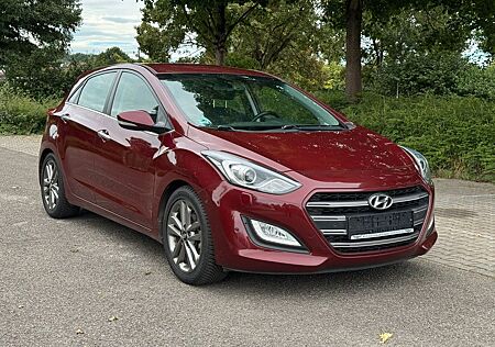 Hyundai i30 1.6 CRDi blue Premium.Auto.Kam.Navi.Bi-Xenon