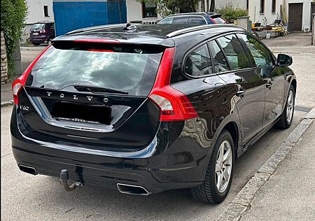 Volvo V60 T4 Summum 2.0 Benzin 190PS Leder Kamera