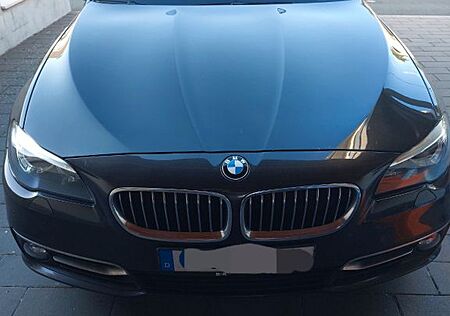 BMW 525d xDrive Touring A Luxury Line Luxury Line