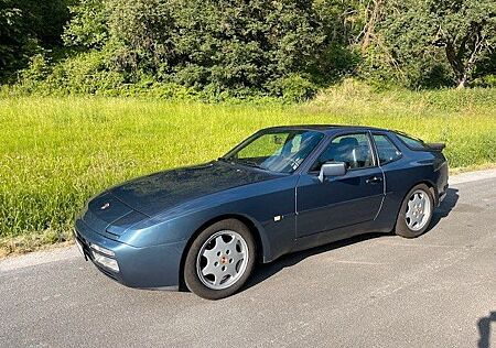 Porsche 944 S2