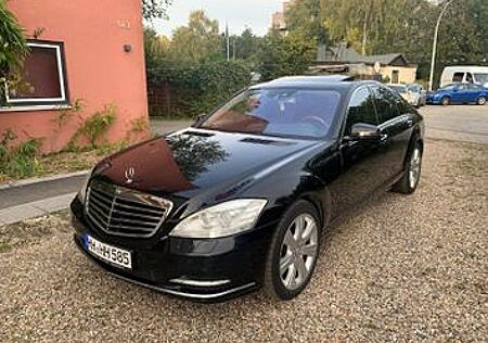 Mercedes-Benz S 500 -