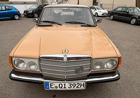 Mercedes-Benz 230